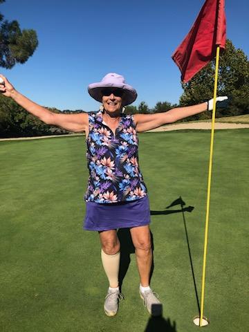 Linda Davis Shoots Hole in One